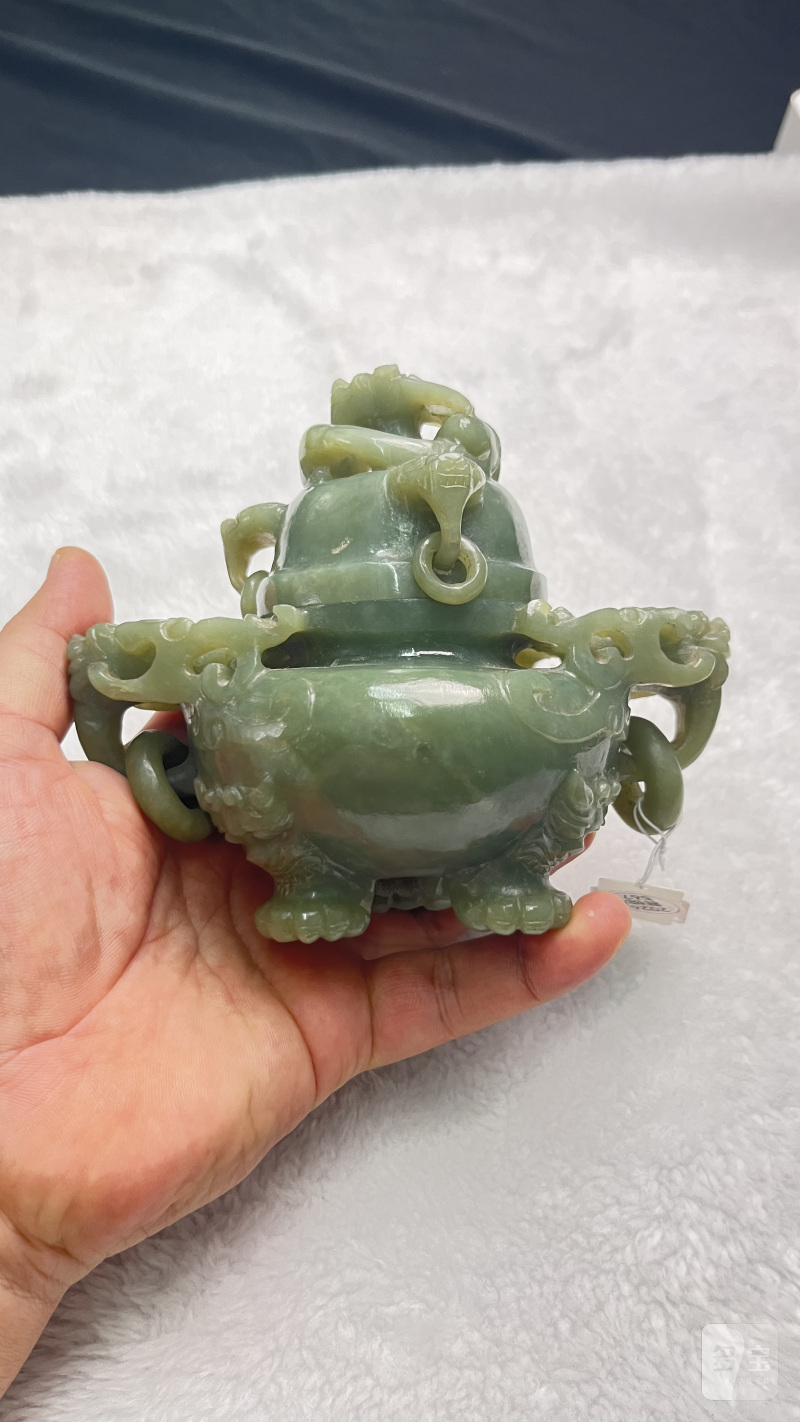 玉兽首衔环耳龙顶熏炉 - 图2